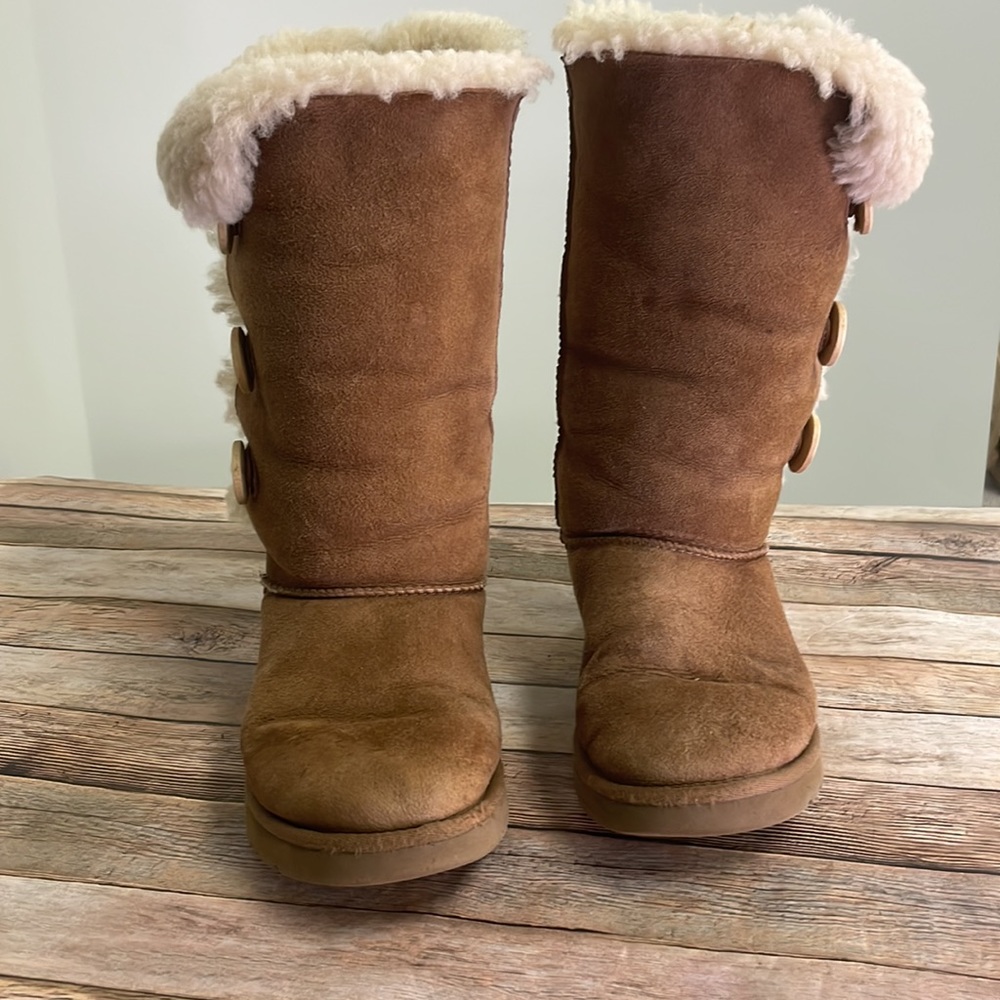 UGG Bailey 3 button boots Chestnut sheepskin - Picture 2 of 13